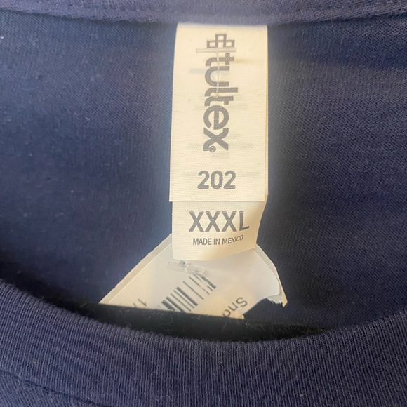 NWT Snowy Snowflake Navy Tee - Picture 4 of 5